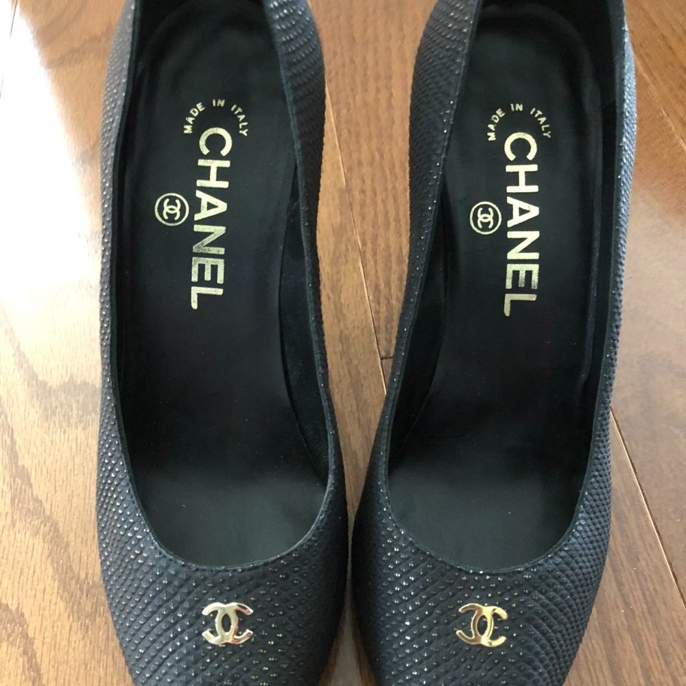 CHANEL Black Pump, Size 36 1/2